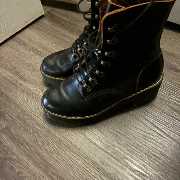 Dr. Martens “Leona” Lace-up lug boots 8 - Picture 5 of 9